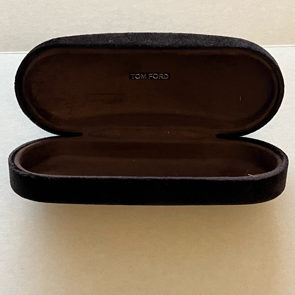 Tom Ford Black and Gold Women's Eyeglasses

Eyeglass Measurement

55-18-140 - Picture 6 of 7